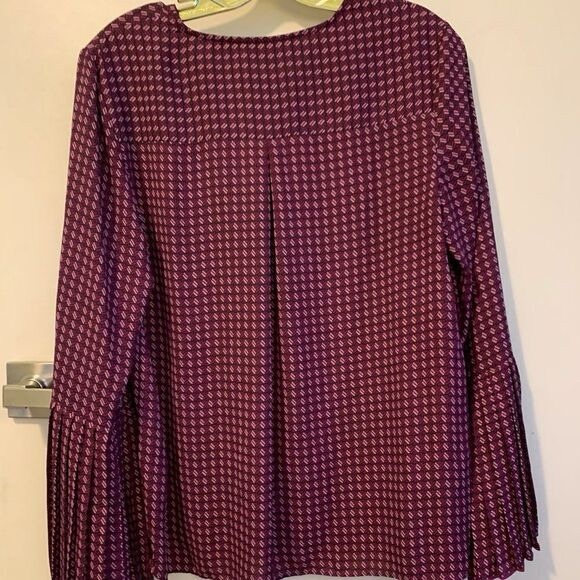 Banana Republic blouse Sz M poly long sleeve with pleat black pink burgundy - Picture 3 of 6